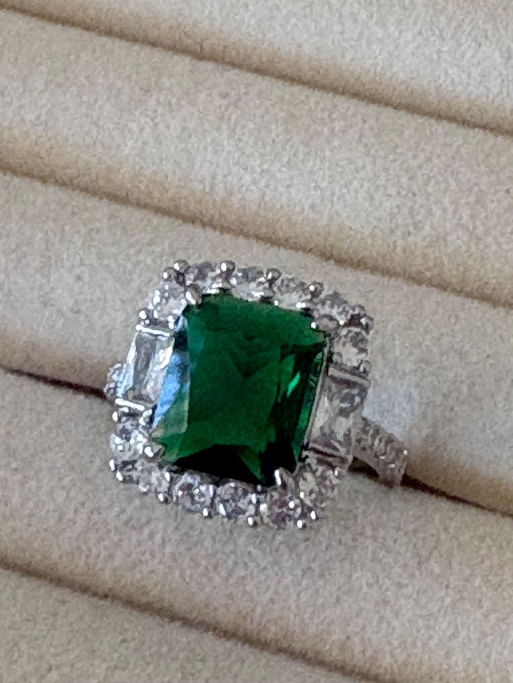Bagues: Luxus Elegante Gr.19/9 Ring Farbe: Silber/ Grün – Neuf (Voir description) à Biel-Bienne par Roserosse13