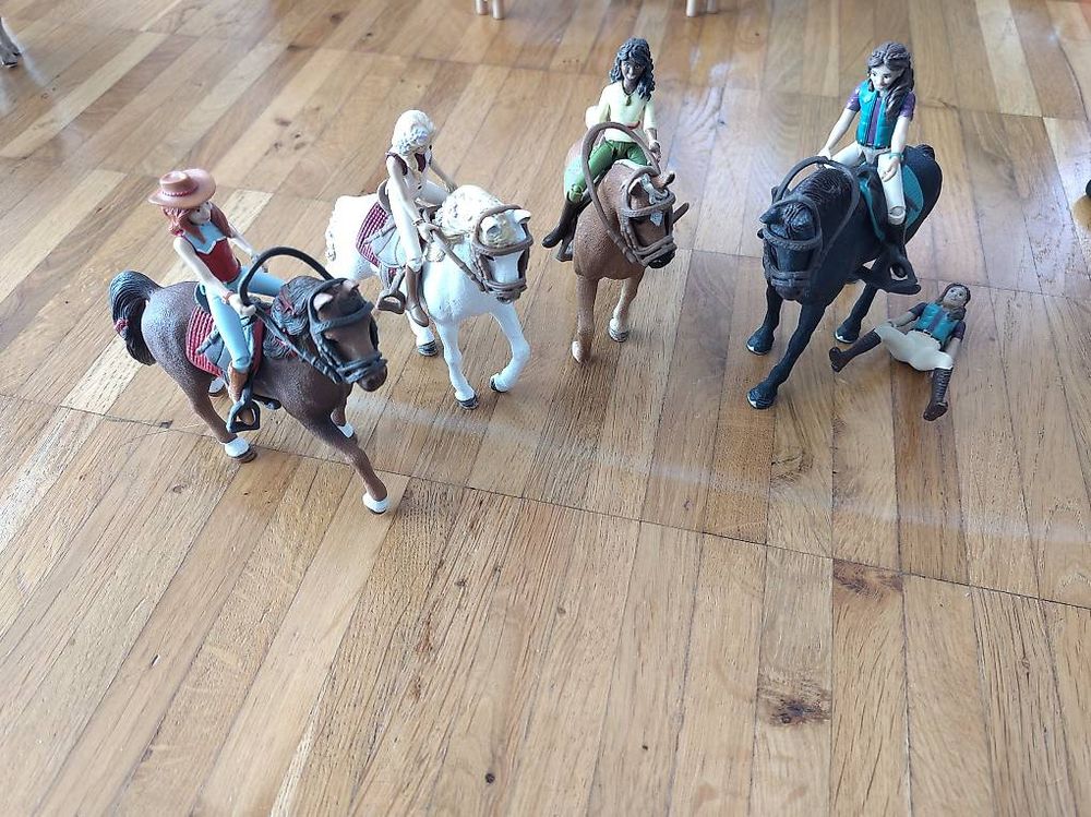 Schleich Pferde Mit Reiter Und Sattel