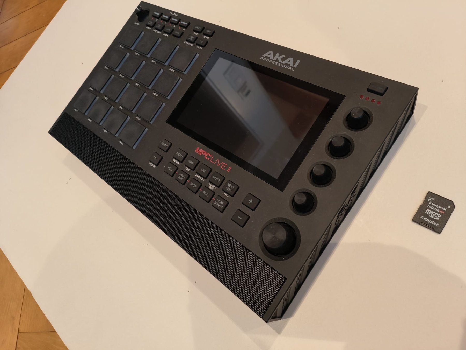Akai Strumenti musicali: AKAI MPCII Live Neuwertig – Usato da Ennetbaden venduto da Monoclone