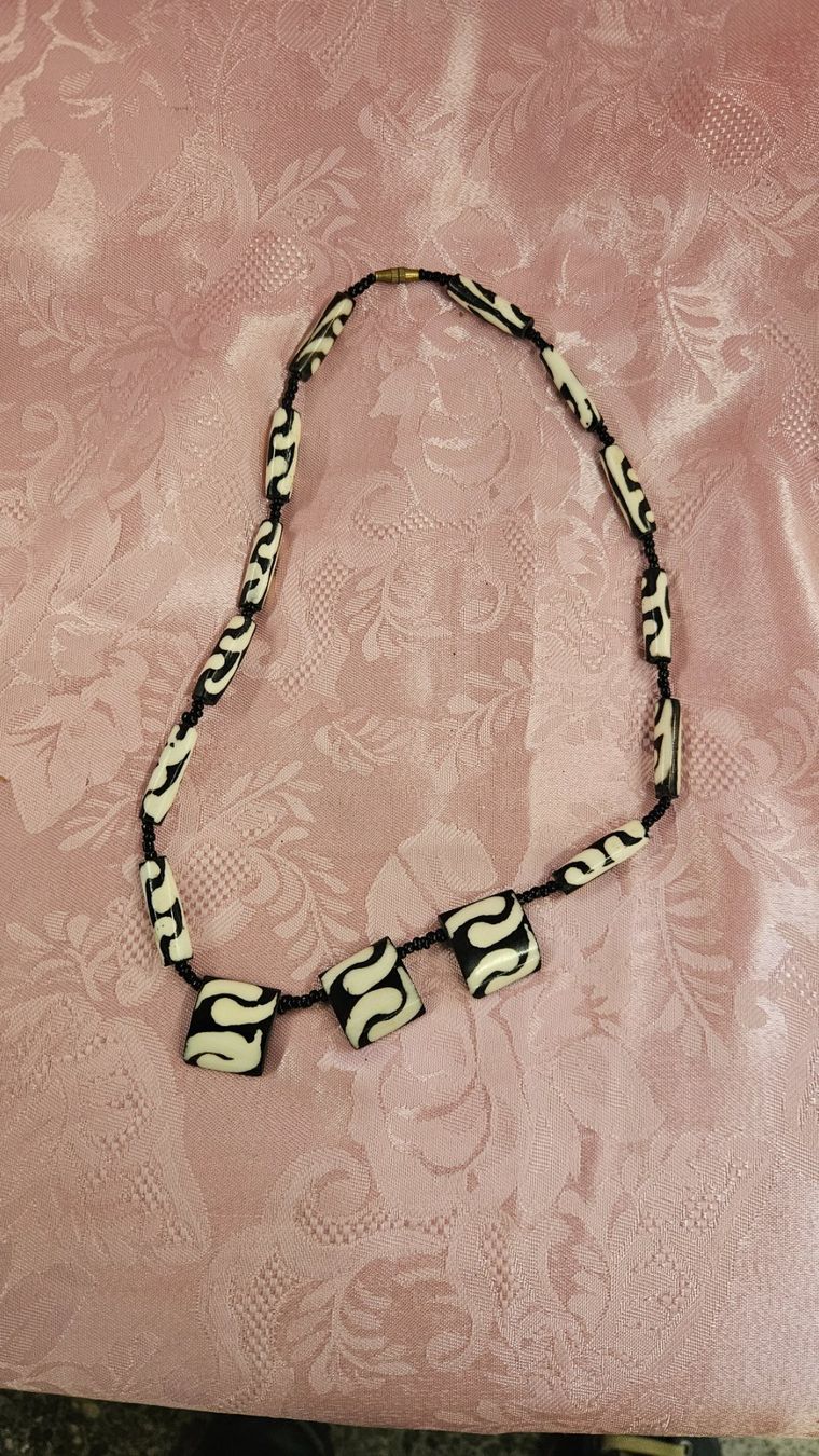 Catenine: Collana in stile Africano – Usato da Melano venduto da H-Sara
