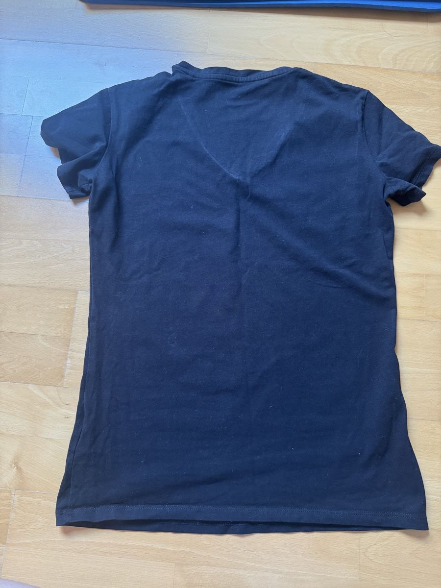T-Shirts: Guess T-Shirt schwarz  – Gebraucht aus Bettlach von valishop 2
