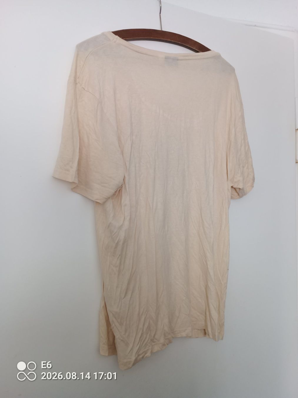 T-shirt: Beiges Shirt – Usato da Zürich venduto da Mitzi6 1