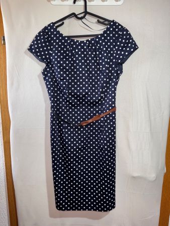 Gepunktetes Kleid mit Gürtel von Comma Gr. 40