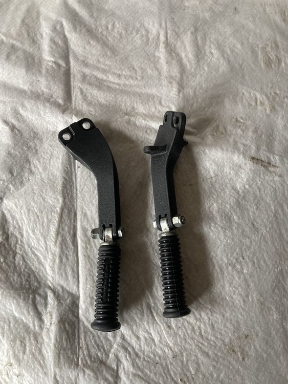 TCMT Fußrasten StreamLiner Für Harley Iron 883 Sportster 1993-2013 – Schwarz, Mit Gummipads, Aftermarket-Zubehör