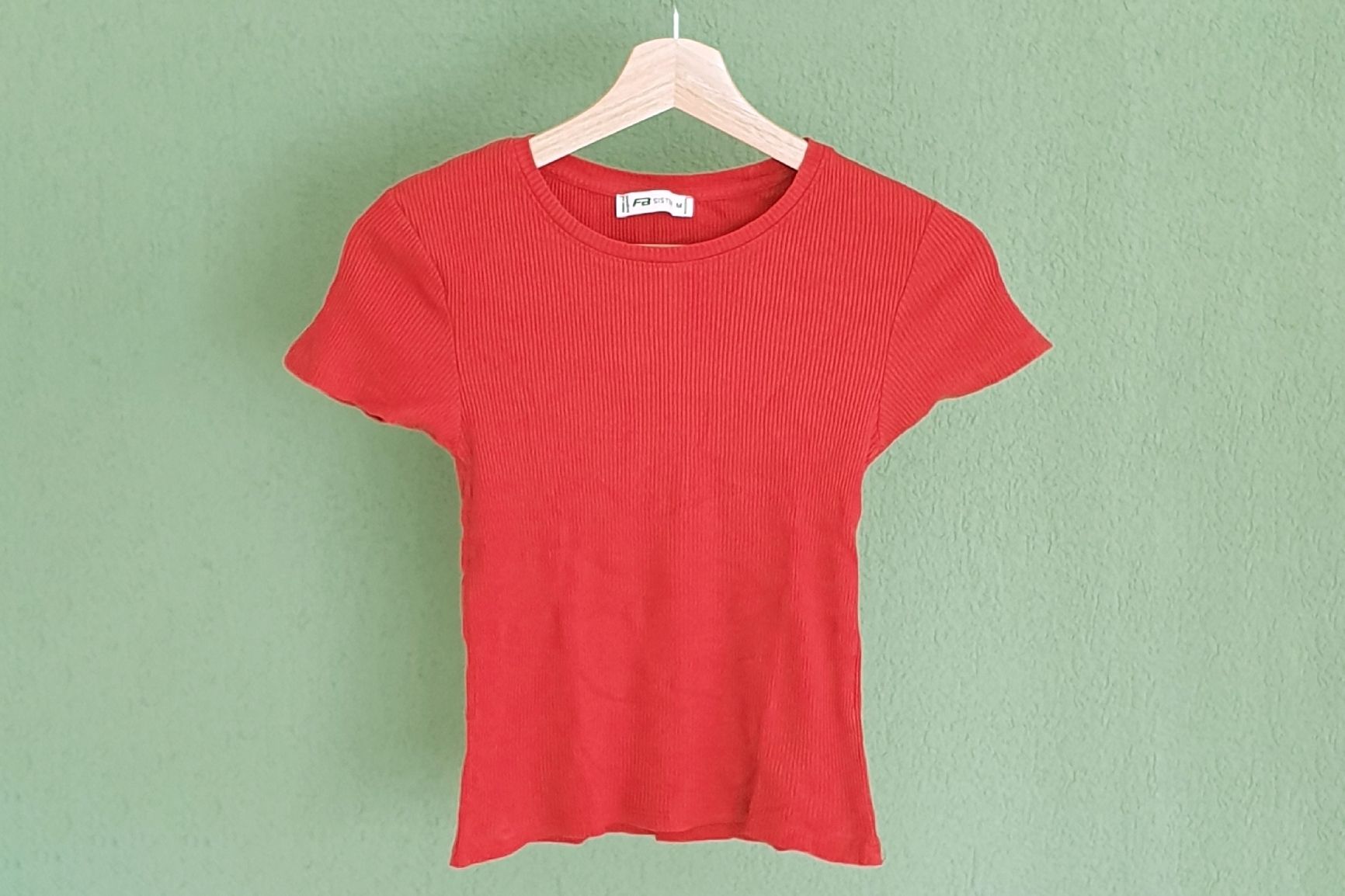 T-shirt: rotes T-Shirt, Grösse S – Usato da Rothenburg venduto da la_veria