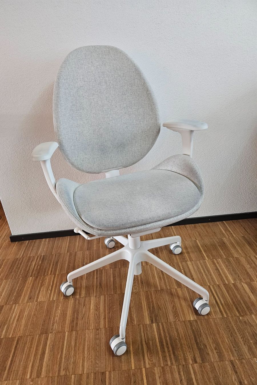 Ikea Chaises: Bürostuhl von IKEA HATTEFJÄLL – D'occasion à Emmenbrücke par Si_8