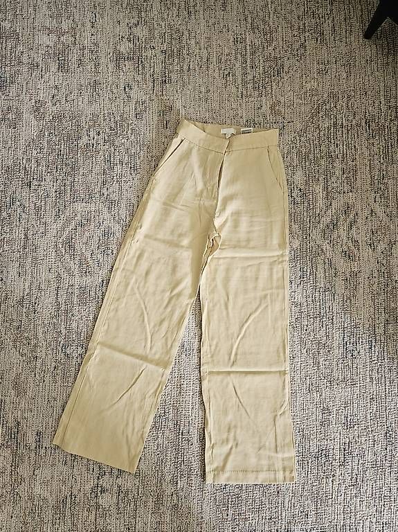 H&M Pantaloni: Hose Gr 34 – Usato da Basel venduto da lar_7c62