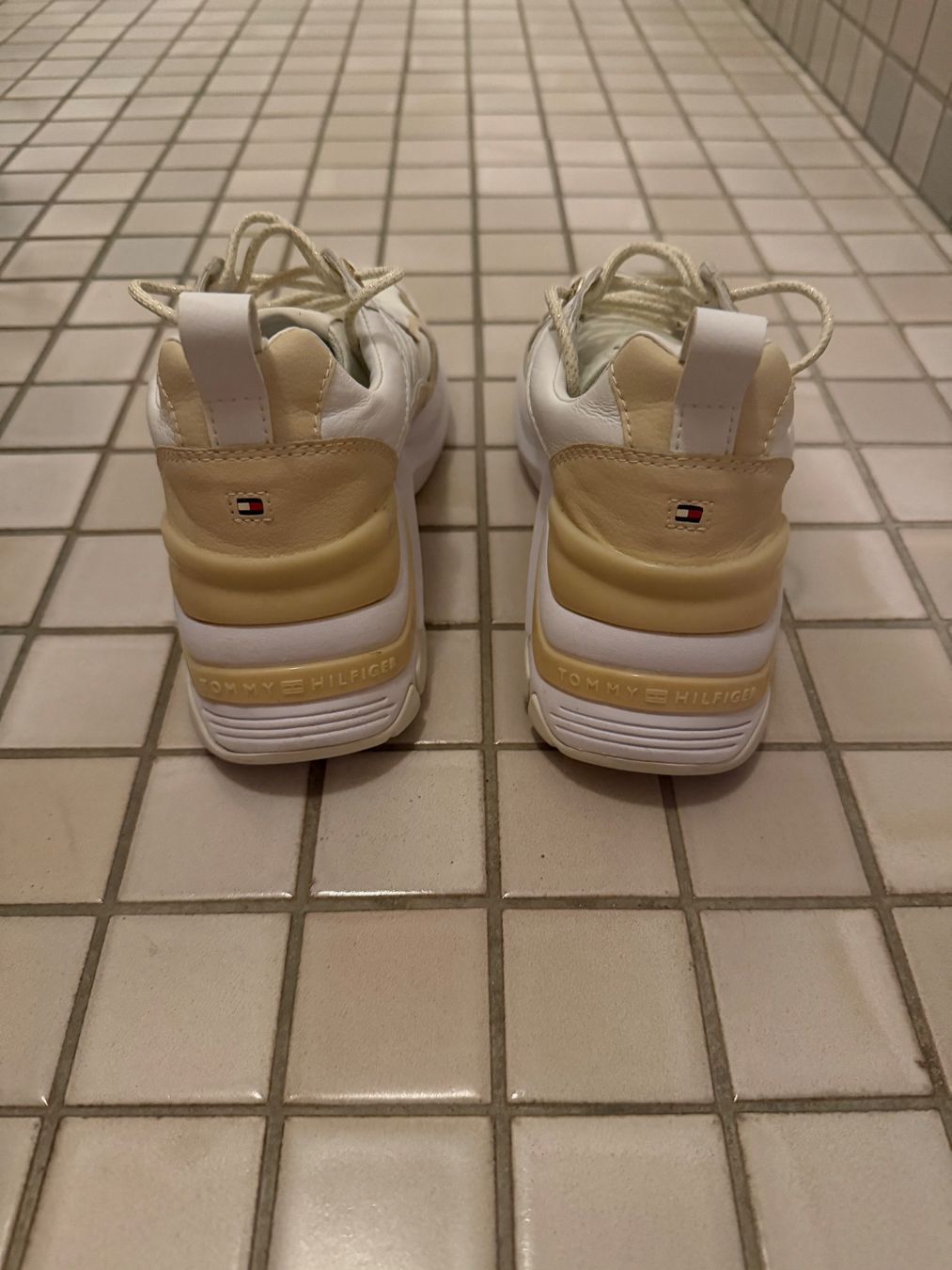 Tommy Hilfiger Damenschuhe: Baskets Tommy Hilfiger taille 36 – Gebraucht aus Vevey von liv_998v 1