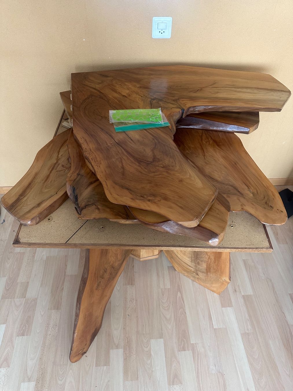 Tische: Holz Tisch – Gebraucht aus Riedern von Canimen 2