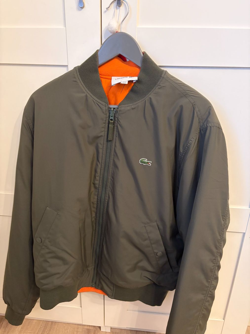 Lacoste Jacken: LACOSTE jacket mid season size M – Gebraucht aus Lausanne von san_9d2j