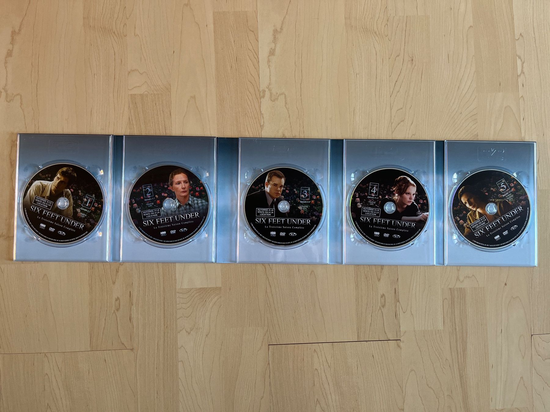 Tutti i DVDs: Six Feet Under Saison 3 – Usato da Zürich venduto da Gurkis 2