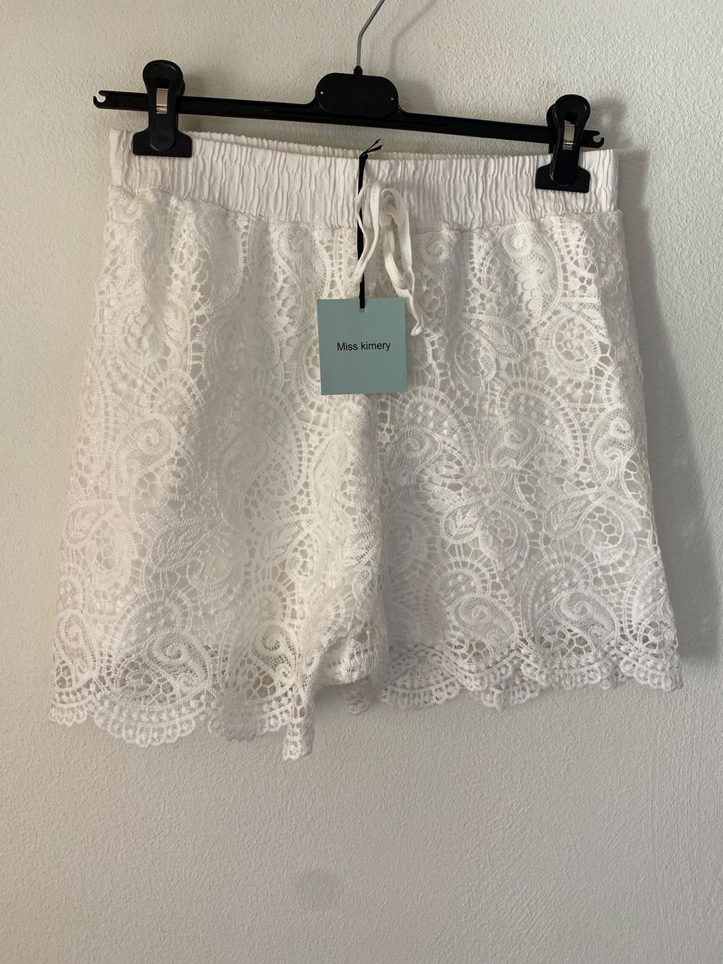 Hosen: SOMMER KURZE -HOSE -SPITZEN WEISS – Neu und originalverpackt aus Meienried von ManuelaBoutique