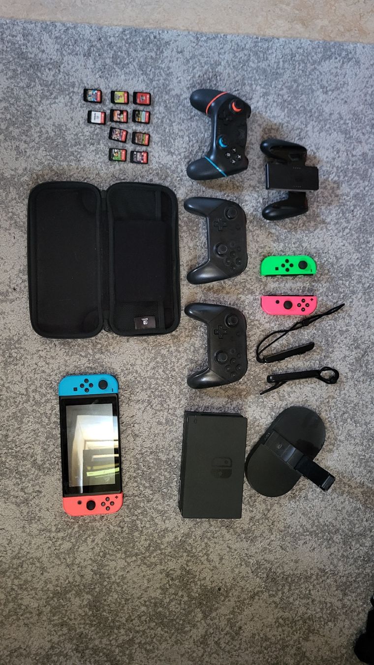 Nintendo Consoles: Nintendo Switch gebraucht – D'occasion à Gundetswil par ist_8hd8 9