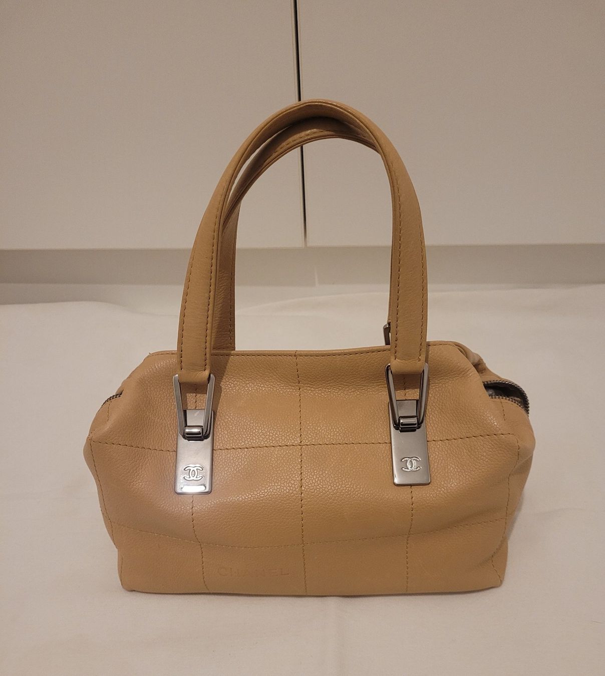 Chanel Borse da donna: Chanel sac à main chocobar en cuir – Usato da St-Sulpice VD venduto da Piggy03