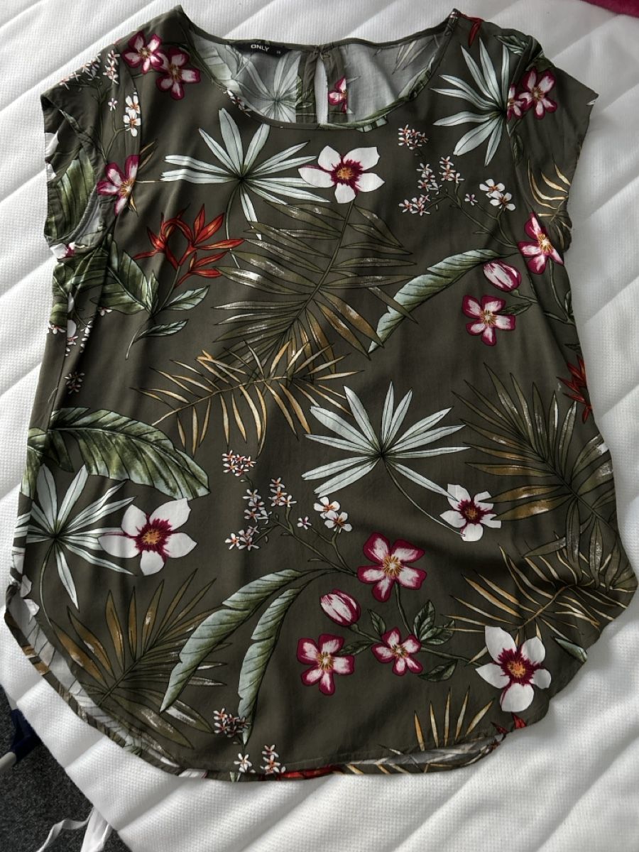 Only Camicette: Bluse von Only, Grösse 38, khaki mit Blumen – Usato da Erlinsbach SO venduto da hallon480