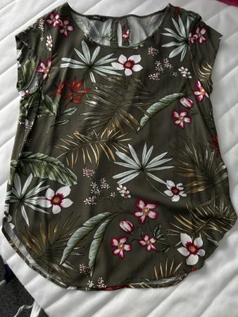 Bluse von Only, Grösse 38, khaki mit Blumen