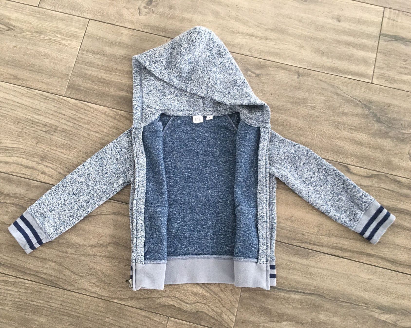 Gap Giacche & Cappotti: GAP Strickjacke - Grösse 104/110 – Usato da Pfäffikon ZH venduto da Mihu79 1