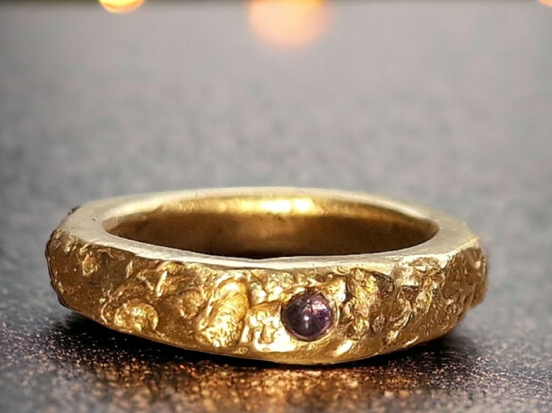 Anelli: Wilder Ring, Bronze mit Iolith, Grösse 46,75 – Nuovo e nell'imballaggio originale da Aarau venduto da Schmuckhoehle_MD 7
