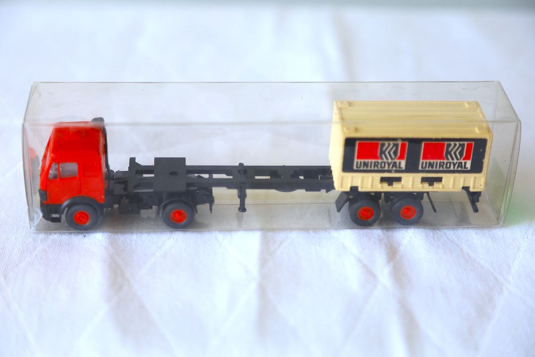 Wiking Modellautos: LASTWAGEN MIT AUFLEGER 1:87 VIKING – Neu und originalverpackt aus Ipsach von Merlux 1