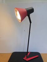 Vintage Schreibtischlampe Rot/Schwarz (H: 67cm) – Retro Kult