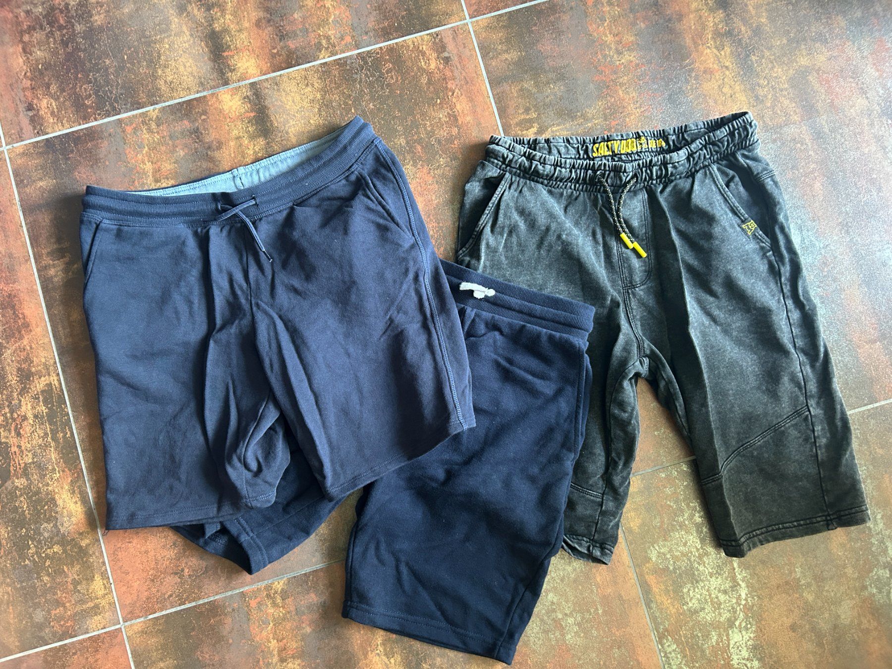 Pantaloni: 3 coole Shorts – Usato da Abtwil SG venduto da Elocin0815