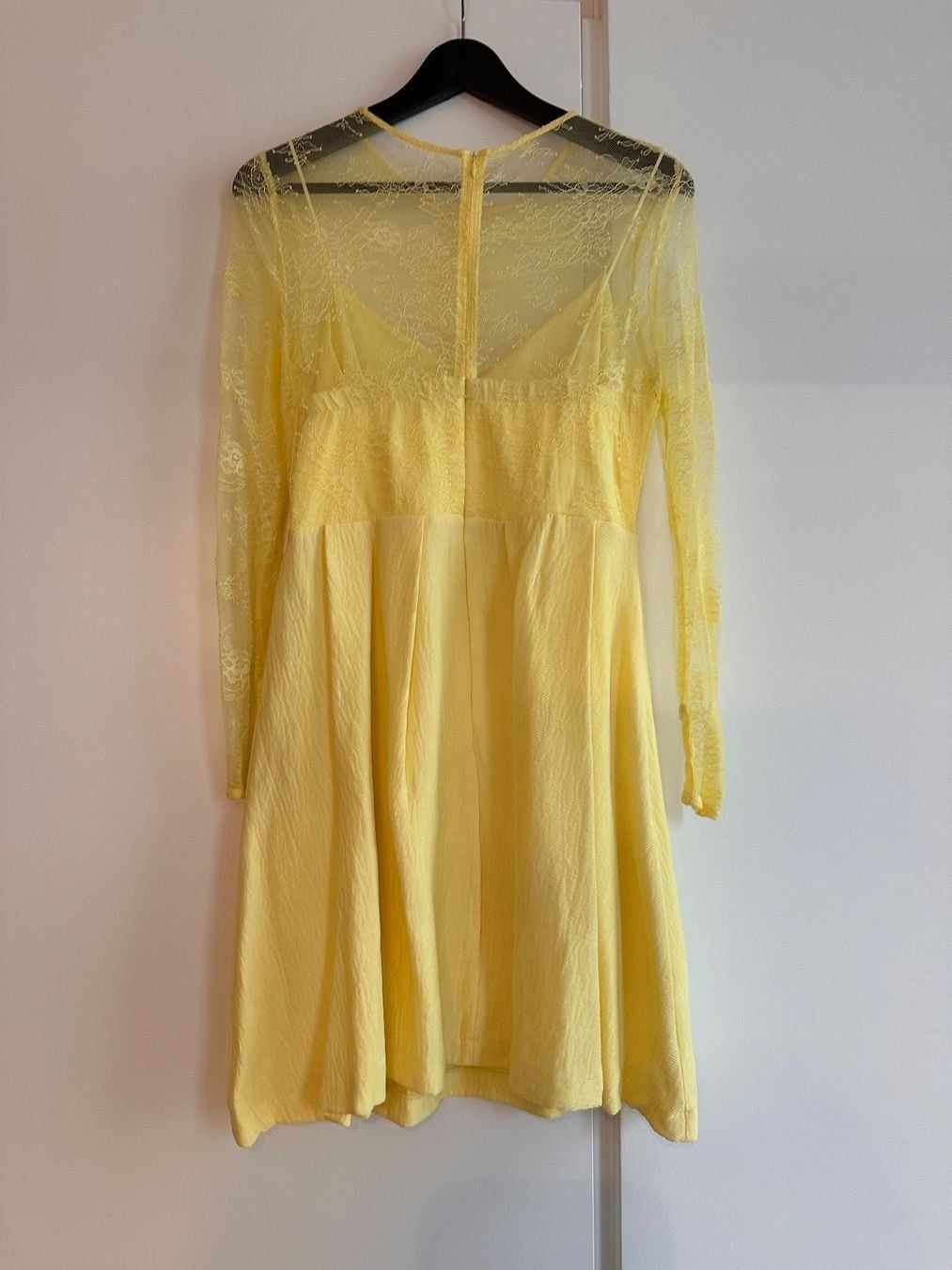 Sandro Robes: Sandro kleid 36 gelb – Neuf (Voir description) à Riehen par con_c2fx 1