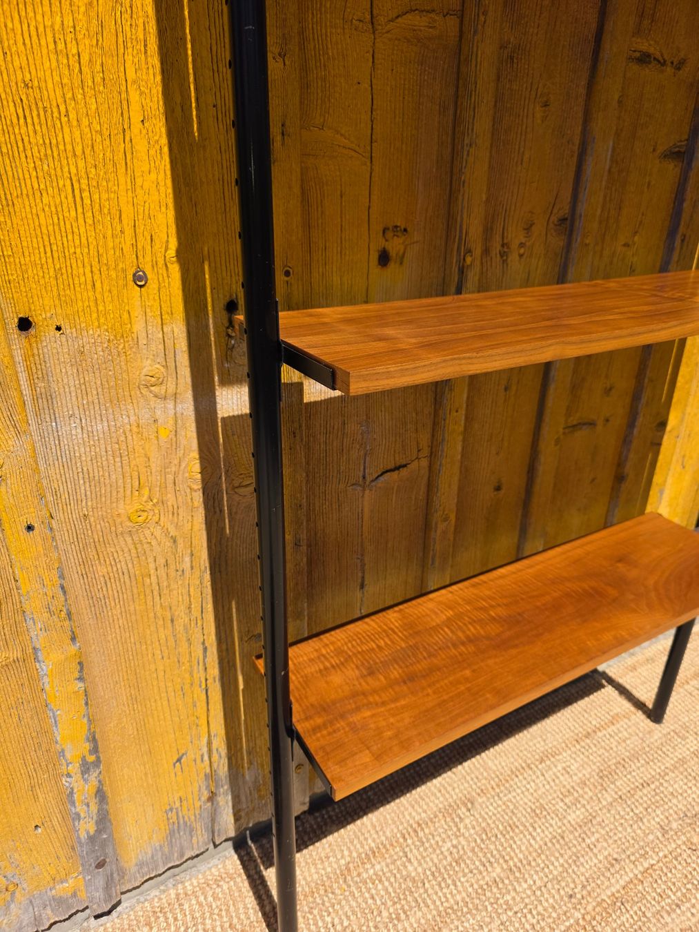 Scaffali: Mid Century  Teleskopregal  Nussbaum – Usato da Haslen AI venduto da Vintagelix 8