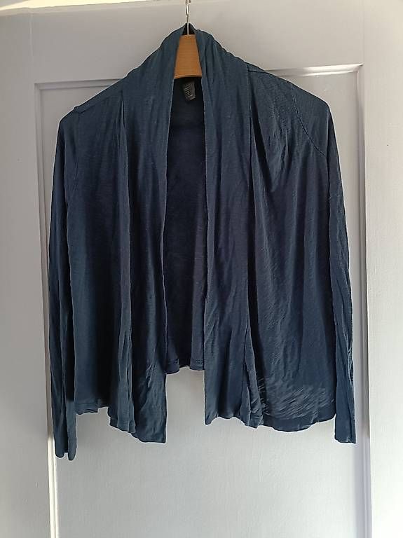 Jacken: Strickjacke Gr. XS – Gebraucht aus Sissach von jgt_6k76 2