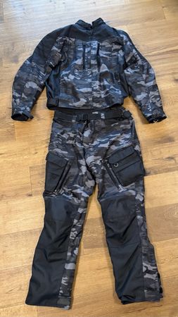 Spirit Motors Motorradanzug Camouflage – Jacke & Hose