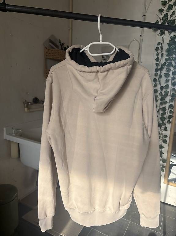 Pulls & Sweat-shirts: Hoodie – D'occasion à Hellikon par ind_m7n8 1