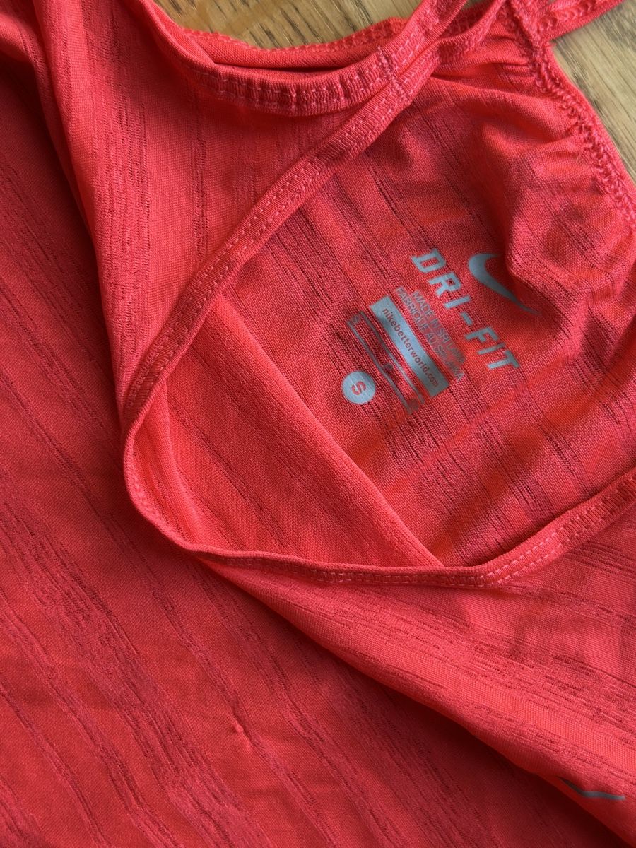 Nike Top: Nike Dri-Fit Top, Gr. S - rot – Usato da Basel venduto da FatmaCan52 2
