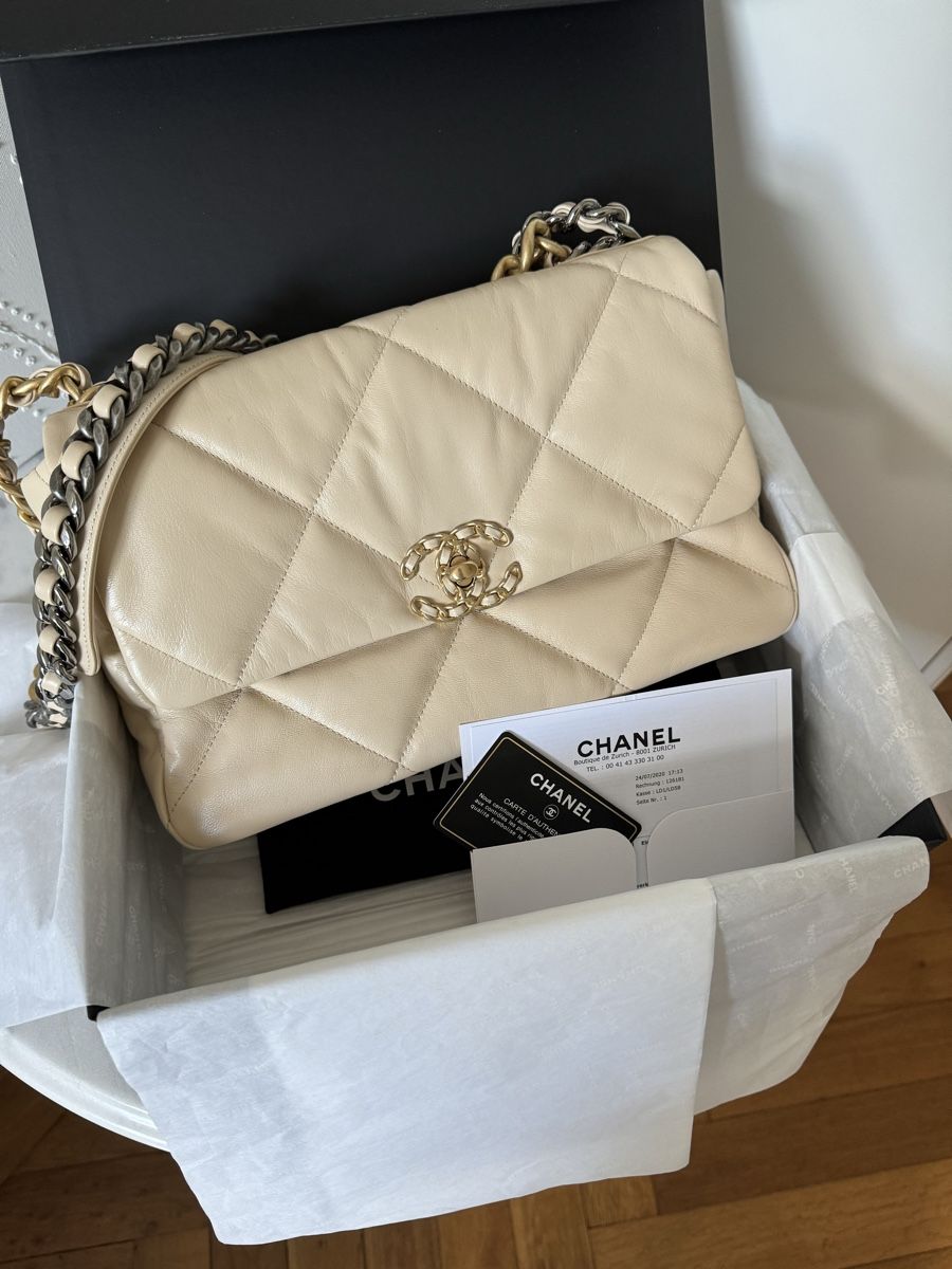 Chanel Borse da donna: Chanel 19 – Nuovo (secondo la descrizione) da Solothurn venduto da Vintage87