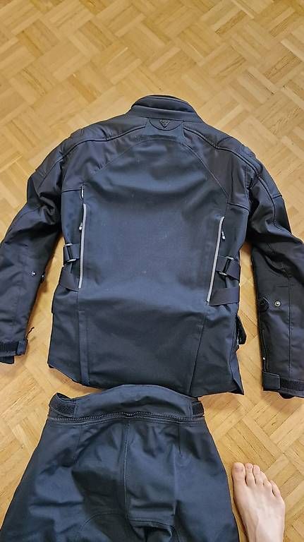 Completi, tute sportive e funzionali: TRIUMPH GORETEX Motorradkombi Gr.M – Usato da Pfäffikon ZH venduto da Maikinaiki 1