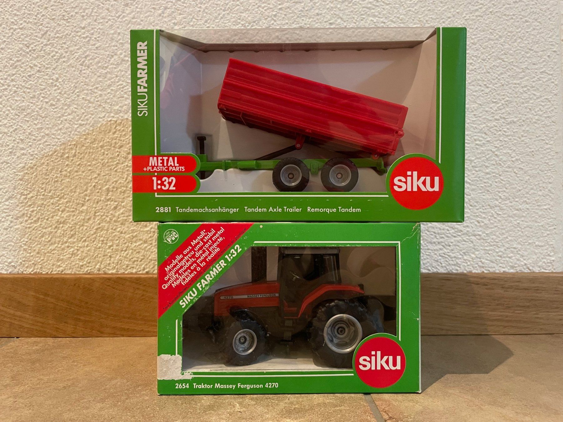 Massey Ferguson Trattori: SIKU Massey Ferguson 4270 mit Kipper – Nuovo e nell'imballaggio originale da Kreuzlingen venduto da Stefan1150 7