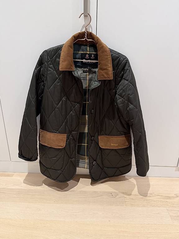 Giacche: Barbour Steppjacke | olivgrün  – Nuovo e nell'imballaggio originale da Wettingen venduto da Lamadeux