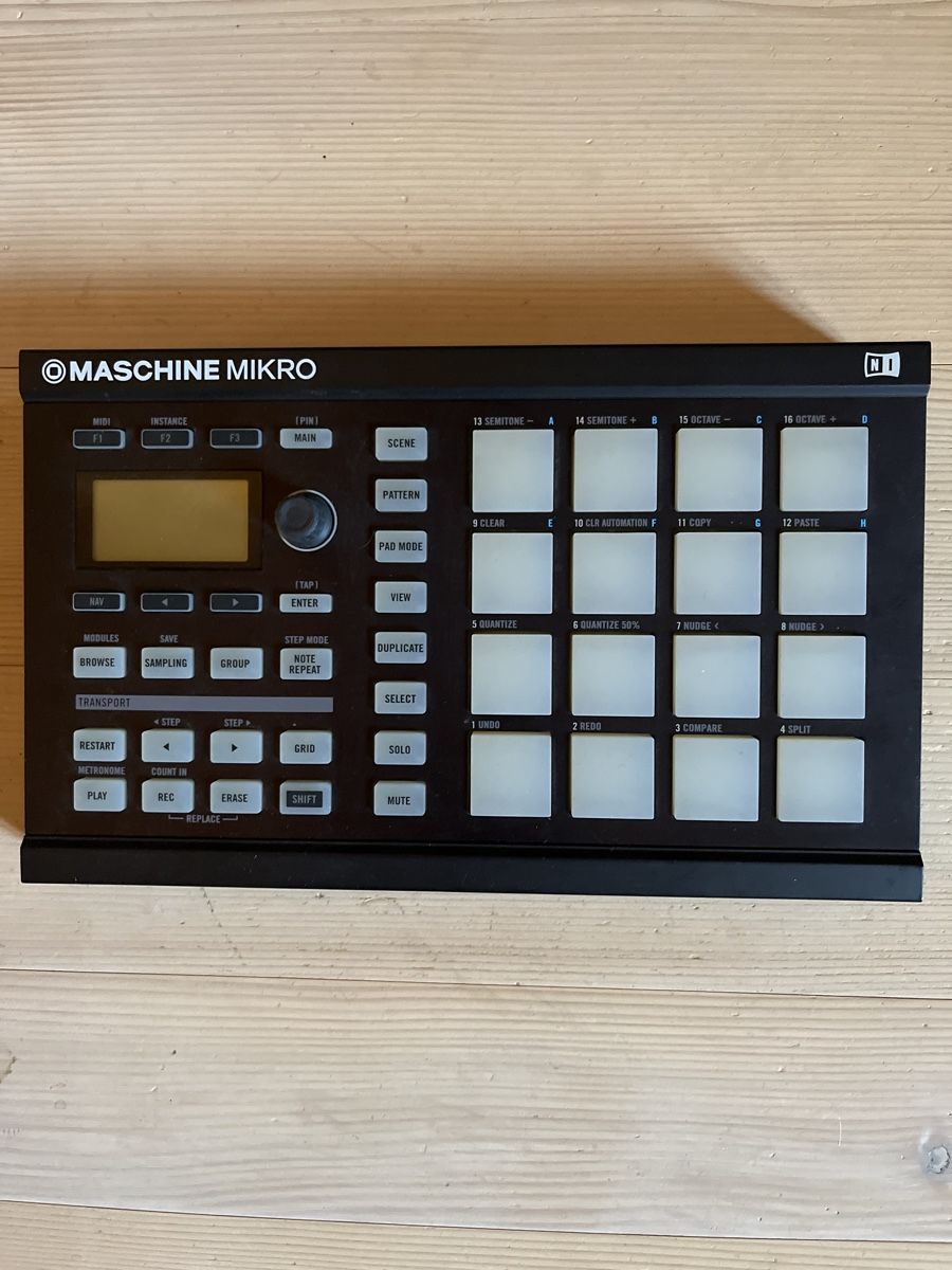 Strumenti musicali: Maschine Mikro MK1 Musikproduktion Controller Pad – Usato da Giswil venduto da Nistsigi
