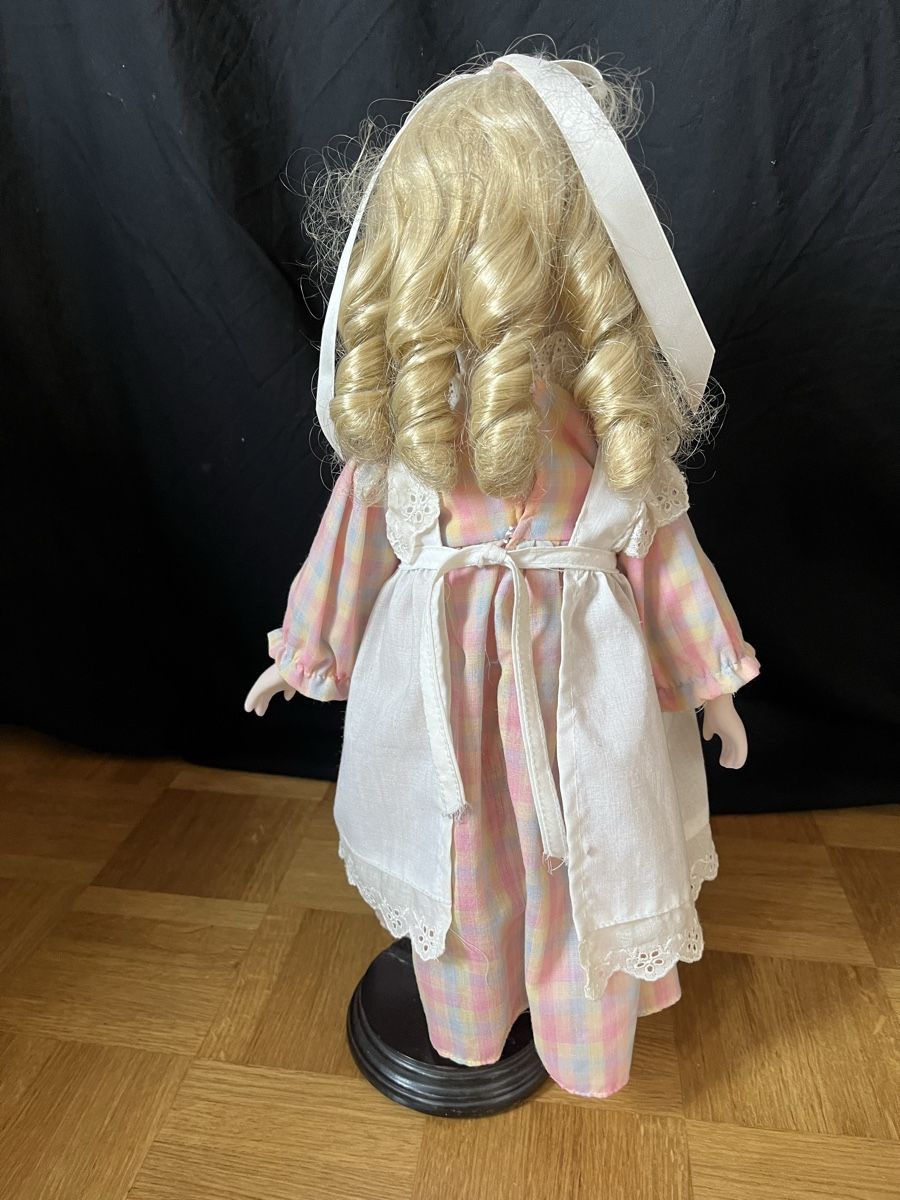 Bambole: Keramikpuppe mit blonden Locken, ca. 45 cm – Nuovo (secondo la descrizione) da Ehrendingen venduto da urscurs 4