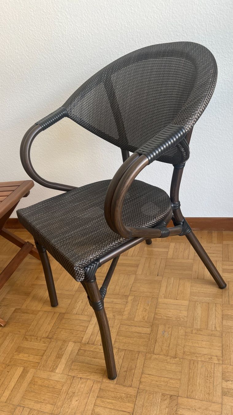 Set di tavolo e panche: Coffee table + 2 garden chairs, perfect for summer! – Usato da Basel venduto da haguen_tr9f 1