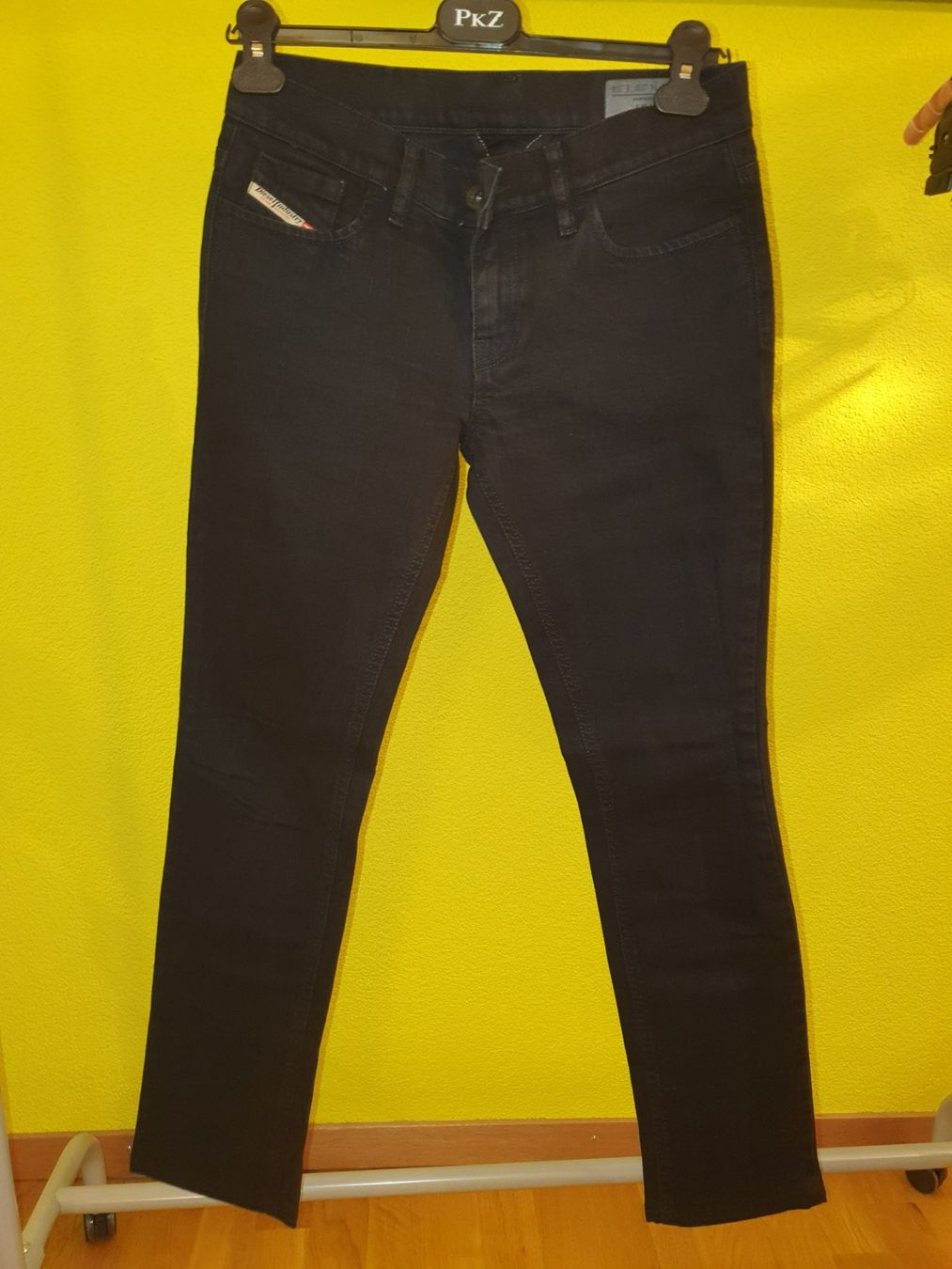 Diesel Jeans: Schwarze Diesel Jeans – Usato da Luzern venduto da J.Co