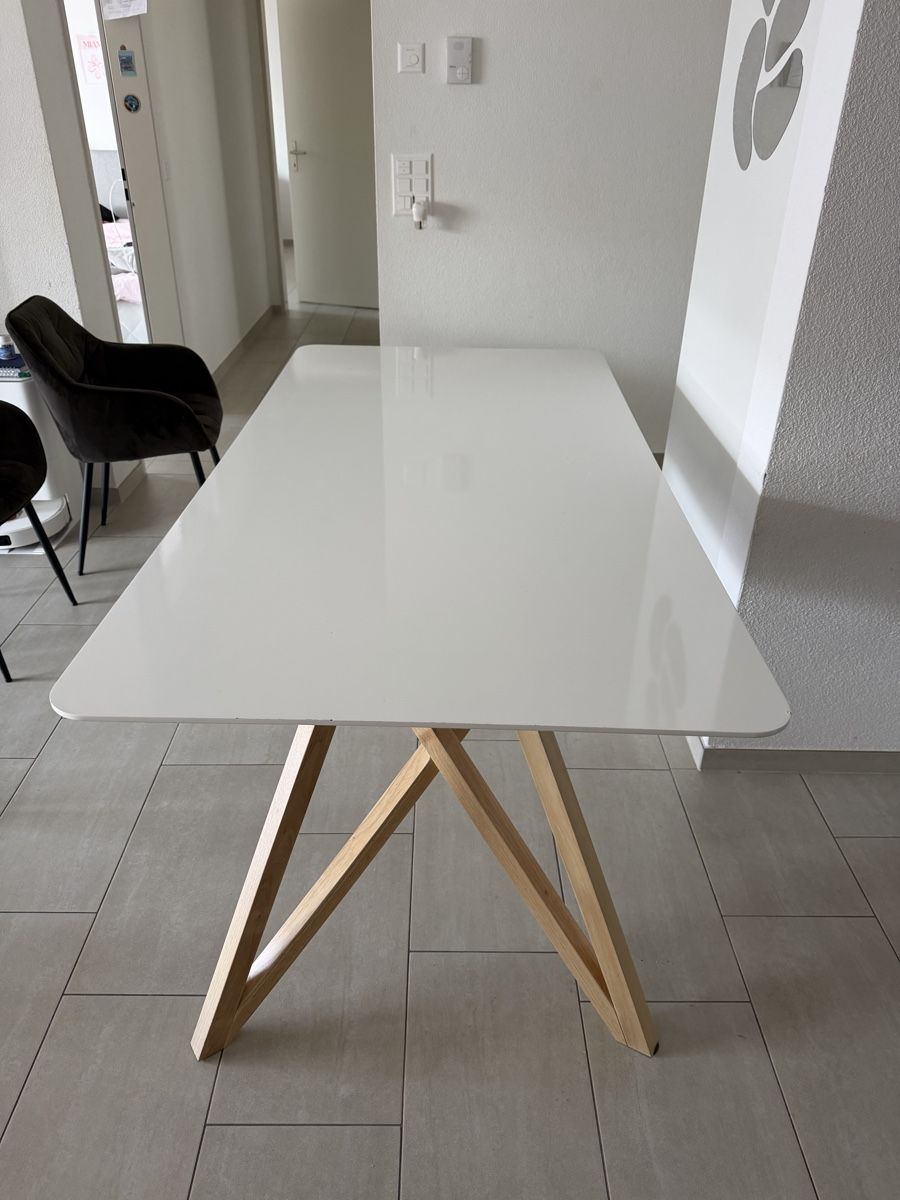 Tische: Moderner Esstisch mit Holzbeinen – Gebraucht aus Sarmenstorf von dar_lf2m