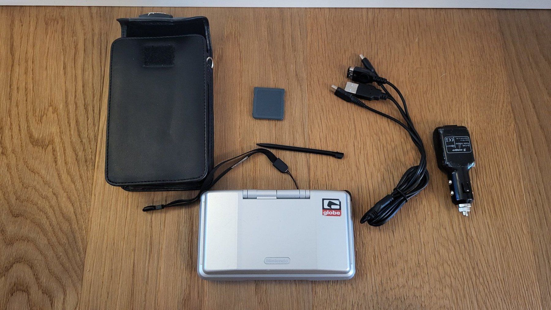 Nintendo Consoles: Nintendo DS Silber – D'occasion à Münsingen par Heroism2010