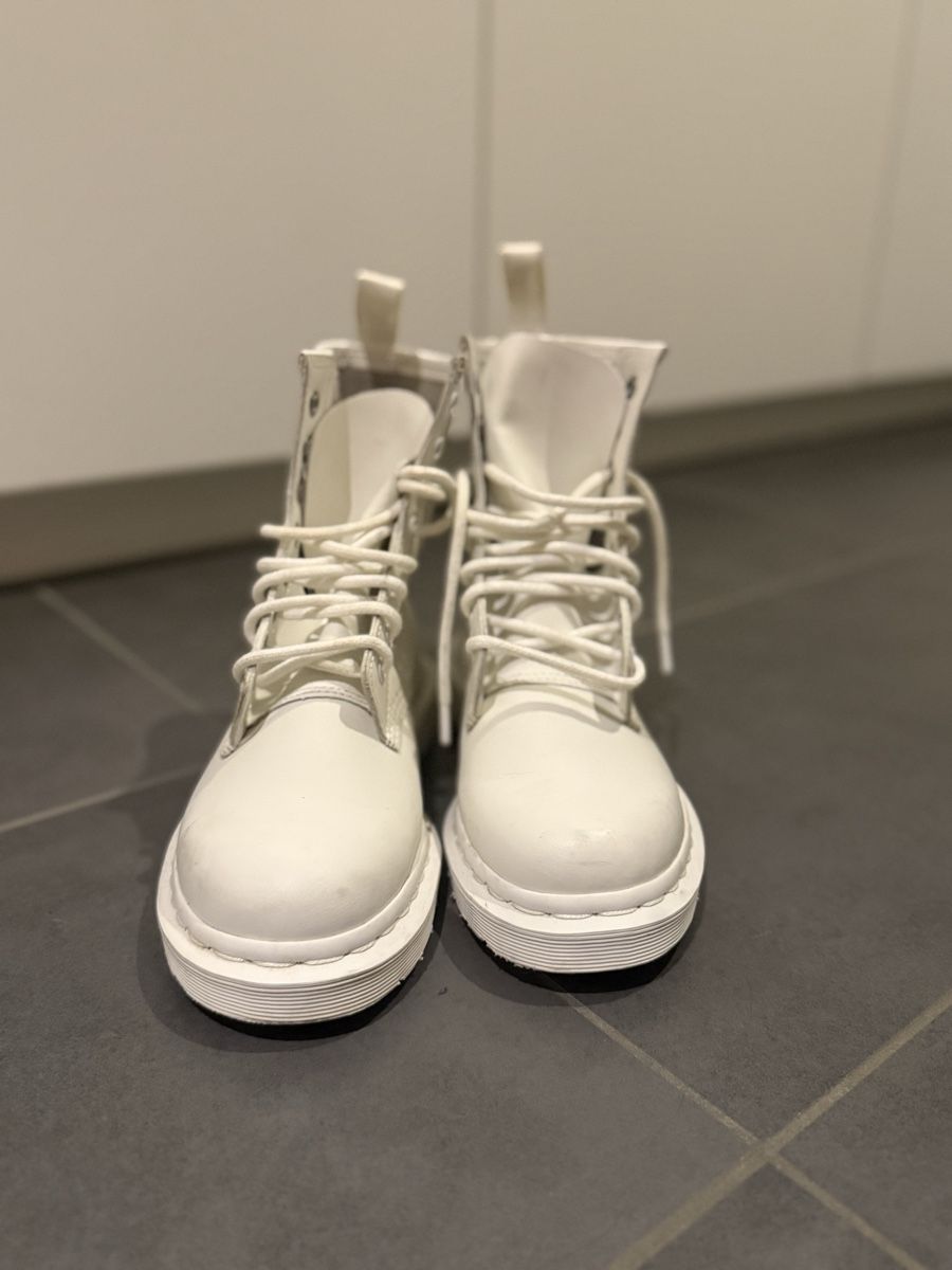 Dr. Martens Damenschuhe: Dr. Martens weiss Gr. 37 – Gebraucht aus Kradolf von lar_fbp9 3