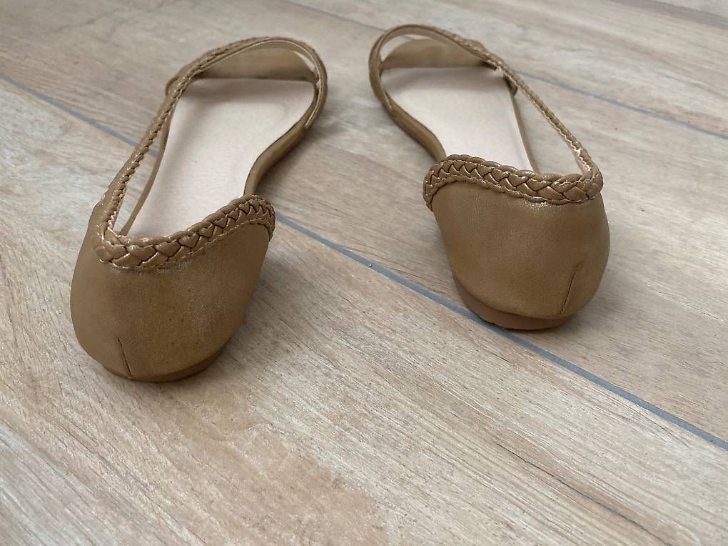 La Redoute Damenschuhe: goldene Ballerinas Gr. 39 – Gebraucht aus Hausen AG von corinne_g 1