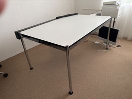 USM - Tisch