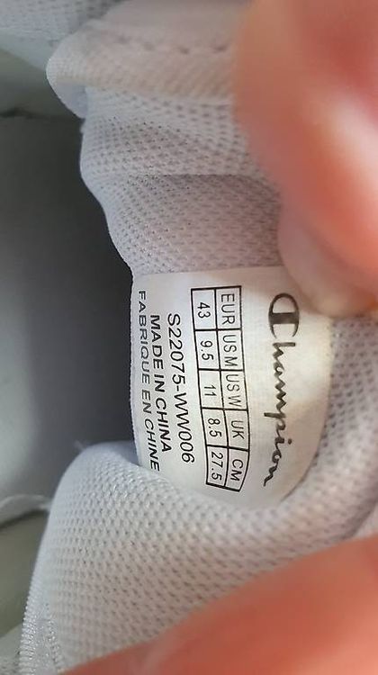 Chaussures hommes: Kaum getragene Sneakers / Turnschuhe Gr. 43 – D'occasion à Niederwangen b. Bern par thurncaro 1