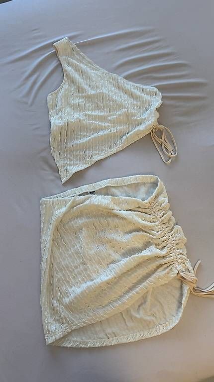 Robes: 2 Teiliger Schönheit – D'occasion à Adliswil par tes_kjb9 1