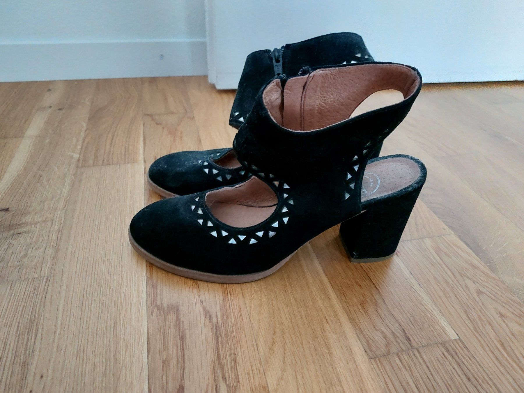 Scarpe da donna: Bottines hyper originales noires argentées SARENZA Taille 38 – Usato da Ostermundigen venduto da jul_7t8v