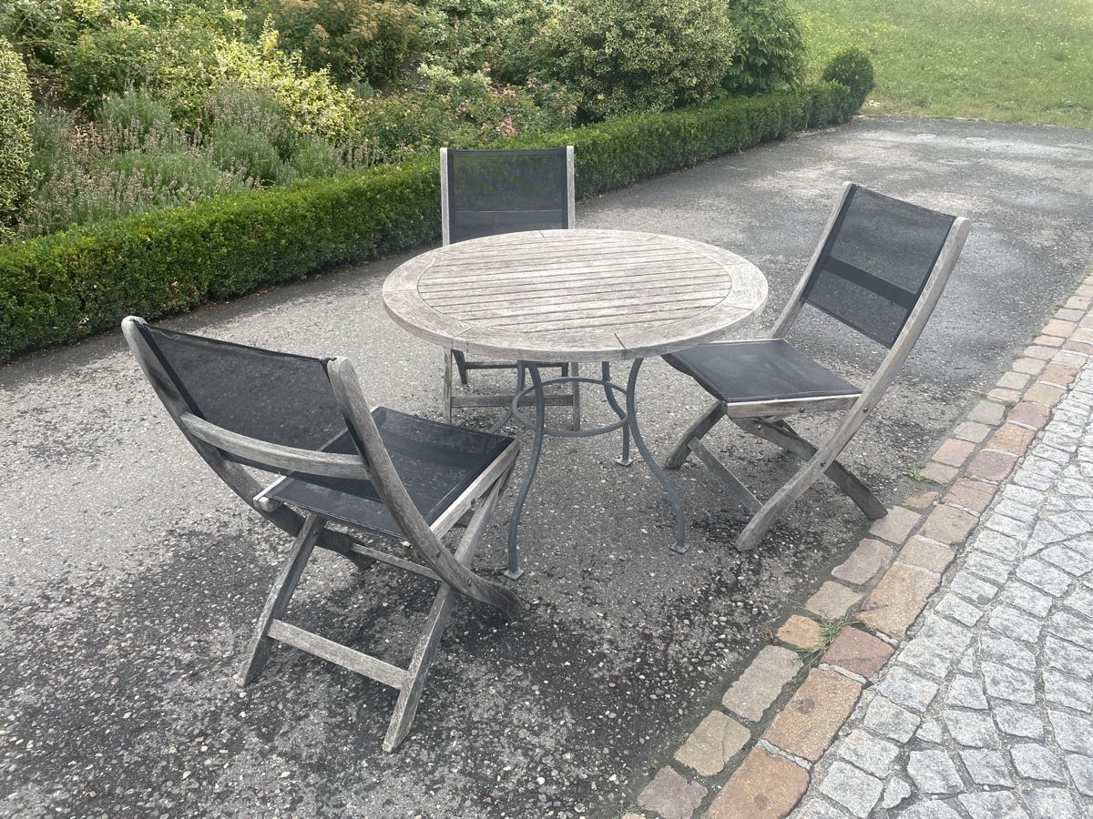 Tables: Gartentisch und Stühle – D'occasion à Jenins par Grischamobil