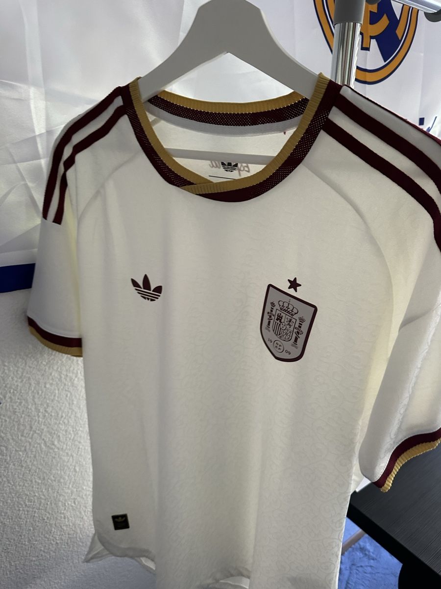 Adidas Canottiere & Pantaloni: Spanien Away Trikot Spielerversion Grösse L – Nuovo (secondo la descrizione) da Kehrsatz venduto da shabirrezai27 4