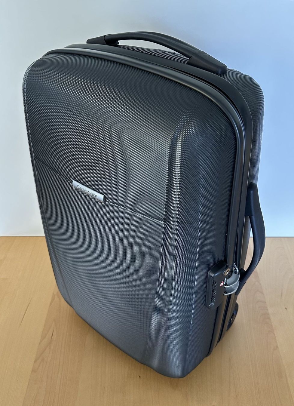 Samsonite Valigie: Samsonite - Bright Lite Diamond Upright 55/20 – Usato da Dielsdorf venduto da Empowered